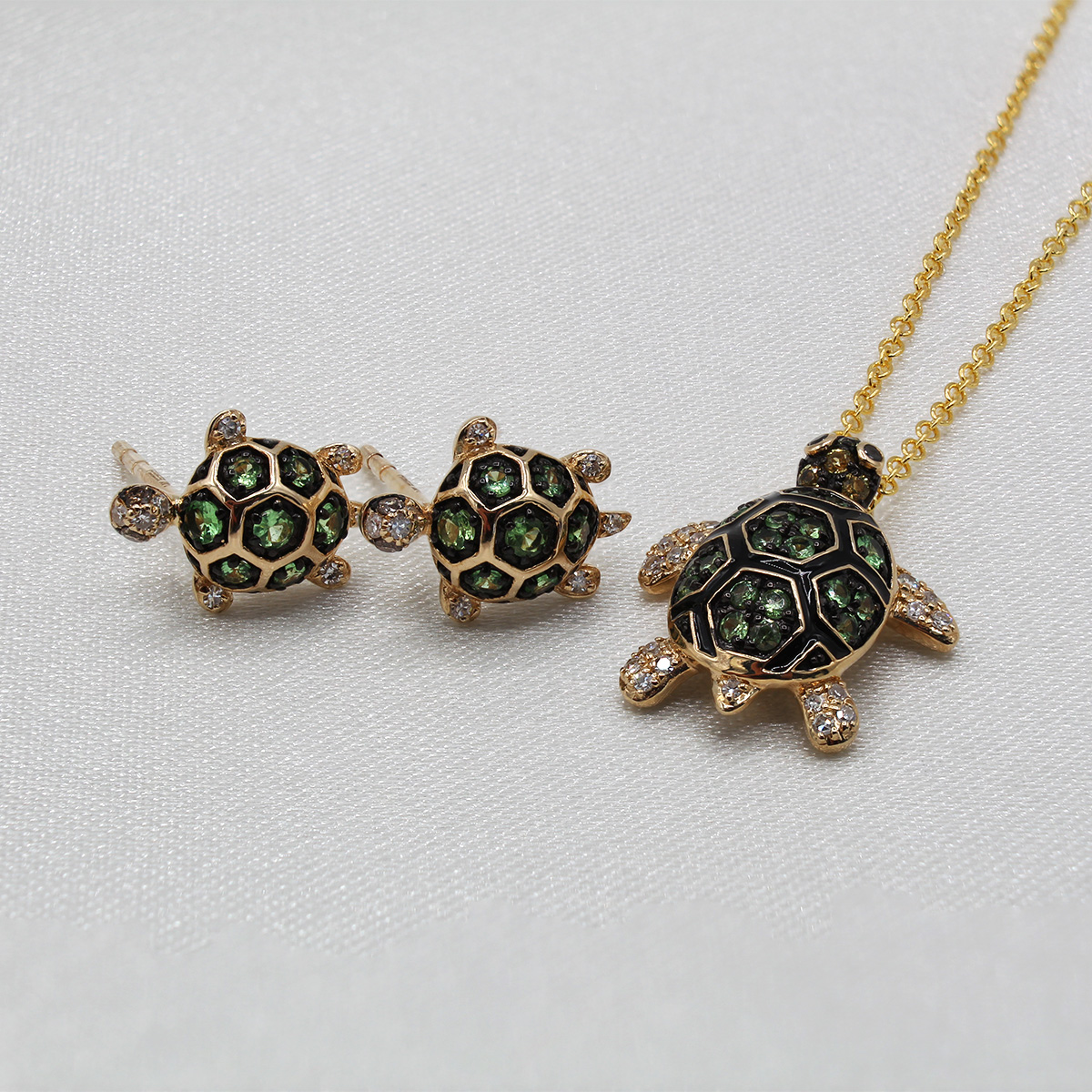 EFFY Tsavorite Turtle Pendant - Lilliane's Jewelry